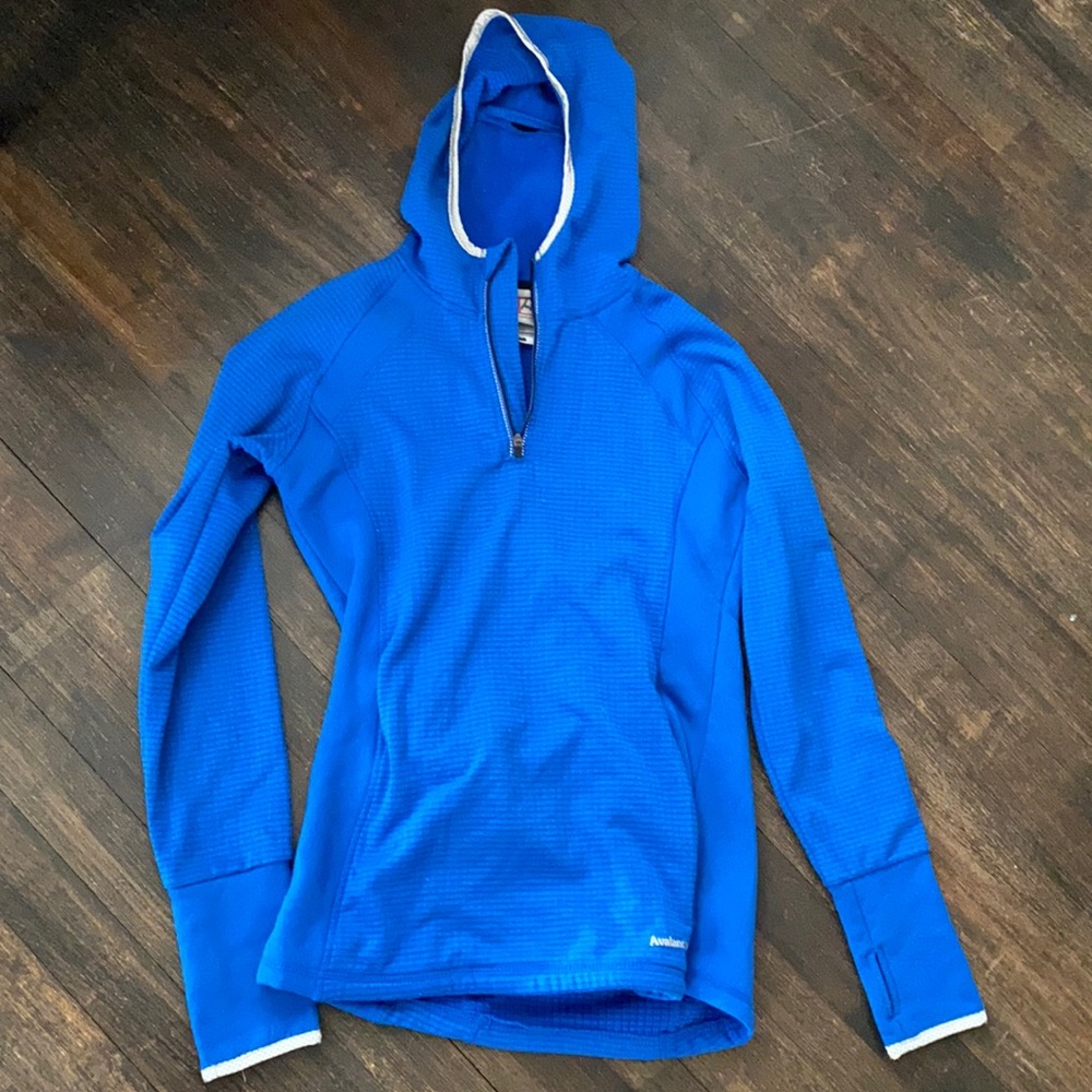 Avalanche, size small, blue